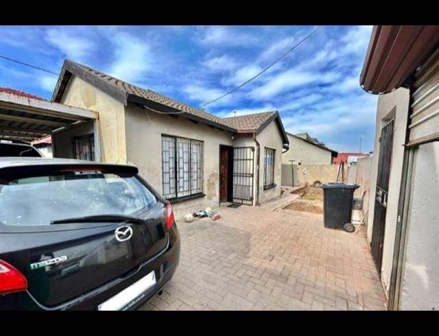 3 BEDROOM HOUSE FOR SALE IN CLAYVILLE